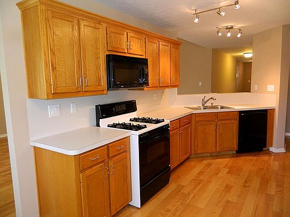 5th image of 14514 Chestnut Falls Dr