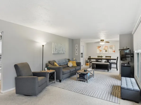 1105 Hackney Dr, Papillion, NE 68046