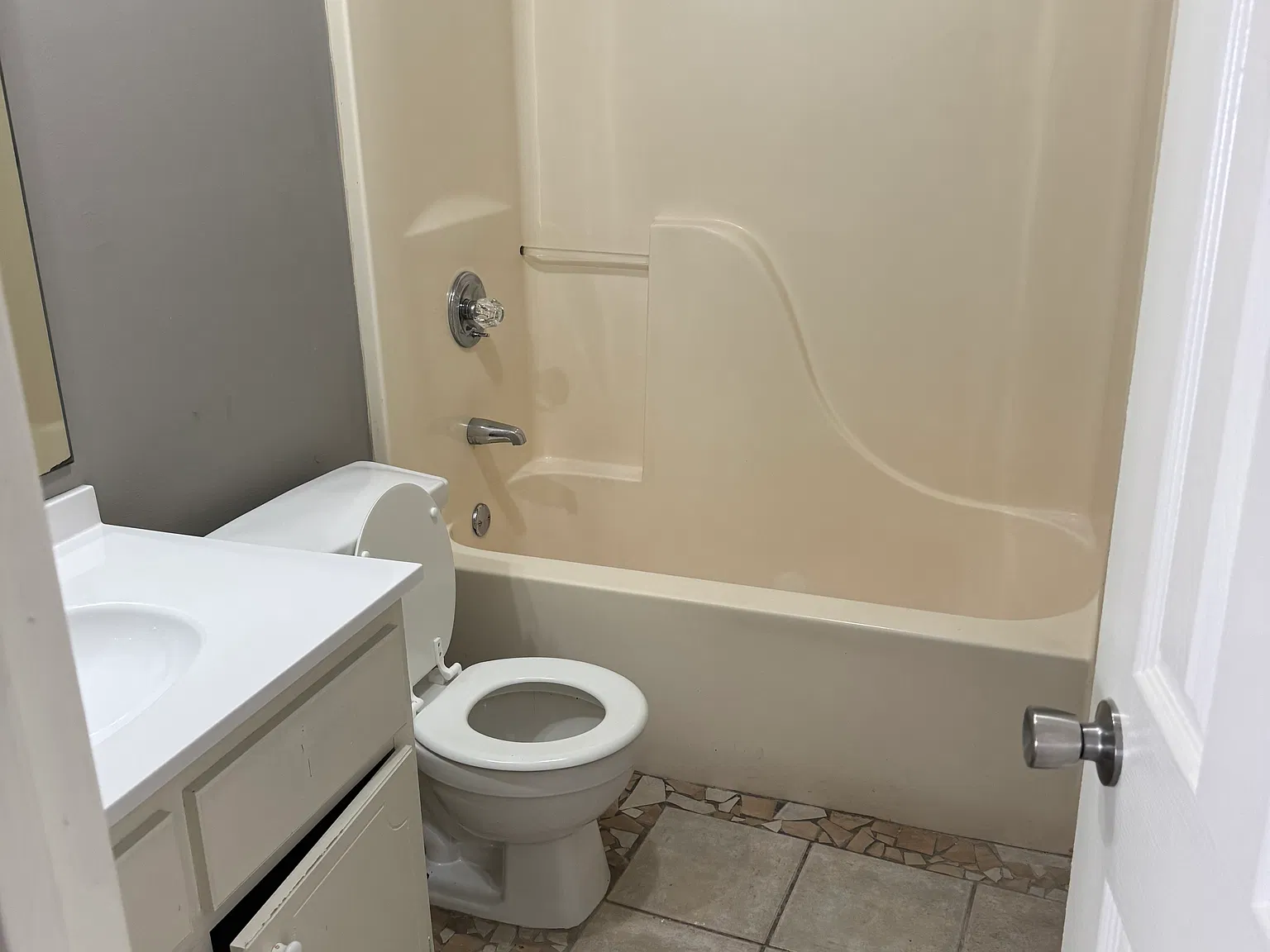 3 bed, 1200 sqft, $1,450 — Photo 4