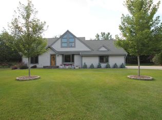 N29W22238 Kathryn Ct, Waukesha, WI 53186