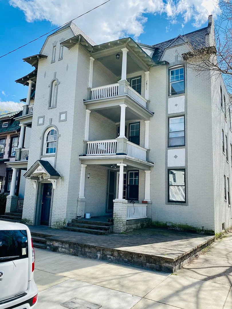 2327 Floyd Avenue — Photo 4
