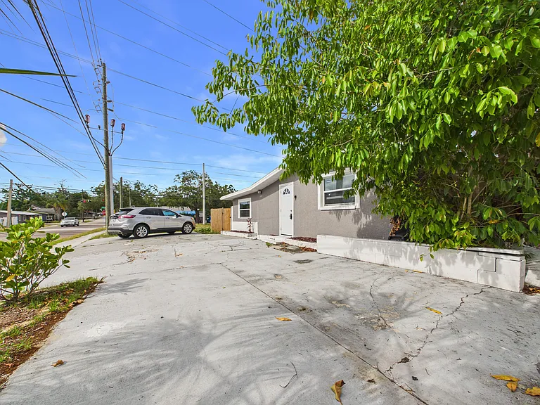605 S Disston Ave #1/2 — Photo 4