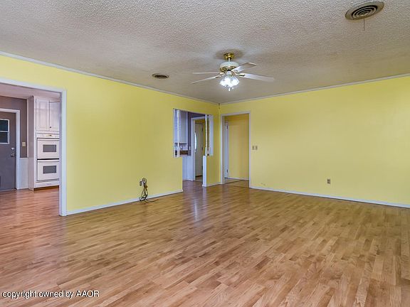 2nd image of 900 Shamrock Dr