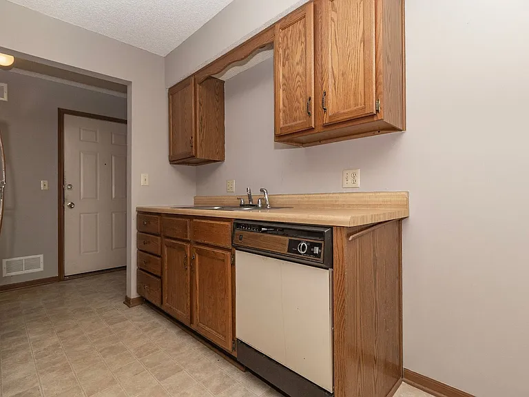 213 W Main St — Photo 20