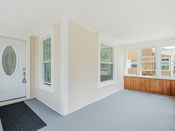 4th image of 313 Merrick St