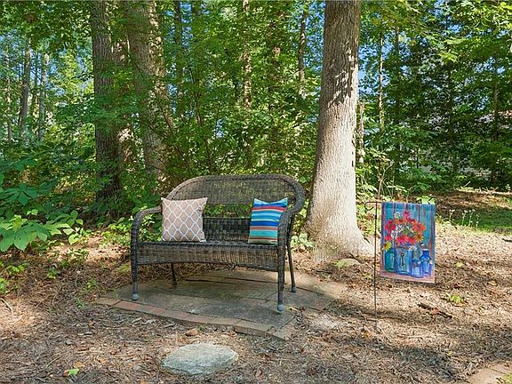 3rd image of 109 Nevada Cir