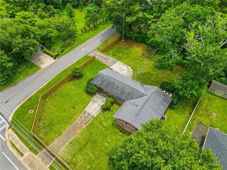 1808 Sandy Plains Rd — Photo 25