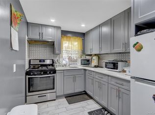 10445 198th St, Saint Albans, NY 11412