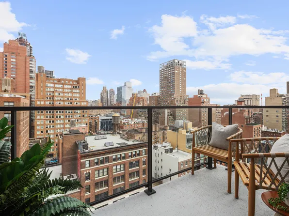 305 East 61st Street PH3 image 3 of 15