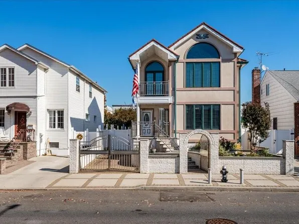 6347 74th St, Flushing, NY 11379