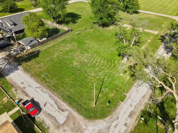 901 Mills Ave, Pacific Junction, IA 51561