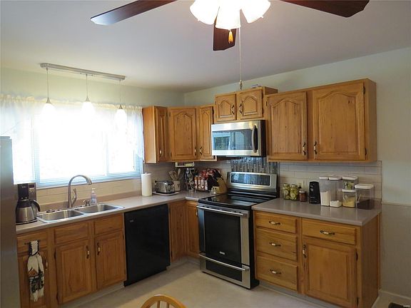 4th image of 3830 Woodcrest Dr