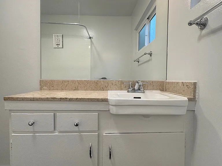 1709 N. Fuller Ave — Photo 13