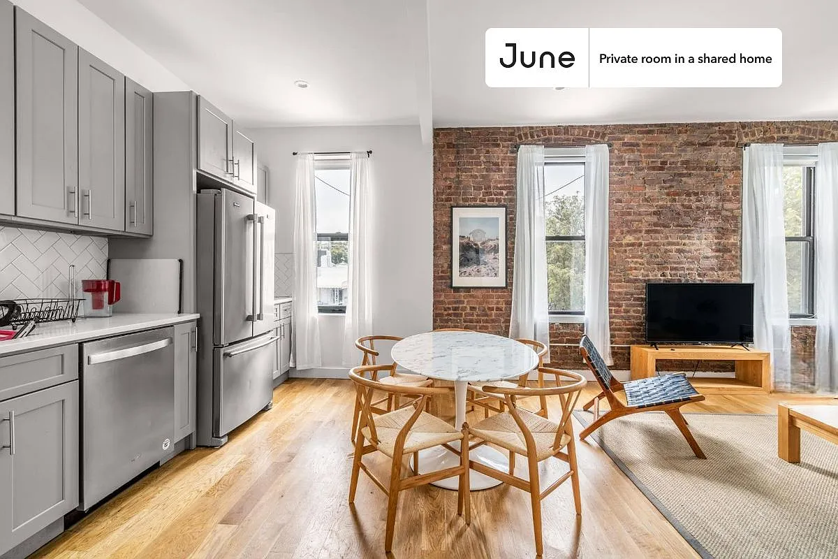 Full bedroom in 5 bed/3 bath home in Ridgewood #1408 E — Photo 4