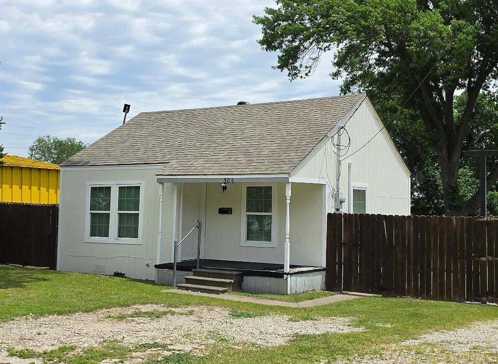 2 bed, 700 sqft, $1,700 — Photo 1