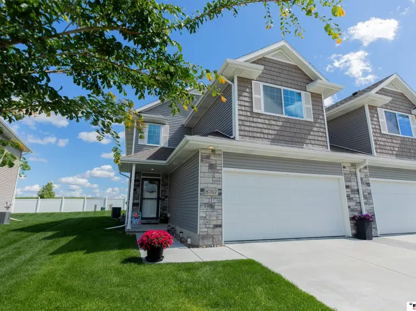8767 Ridge Hollow Dr, Lincoln, NE 68526