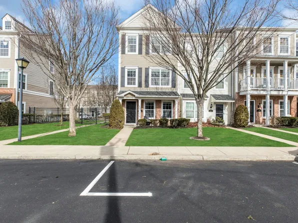 28 Stahlman Lane, Patchogue, NY 11772