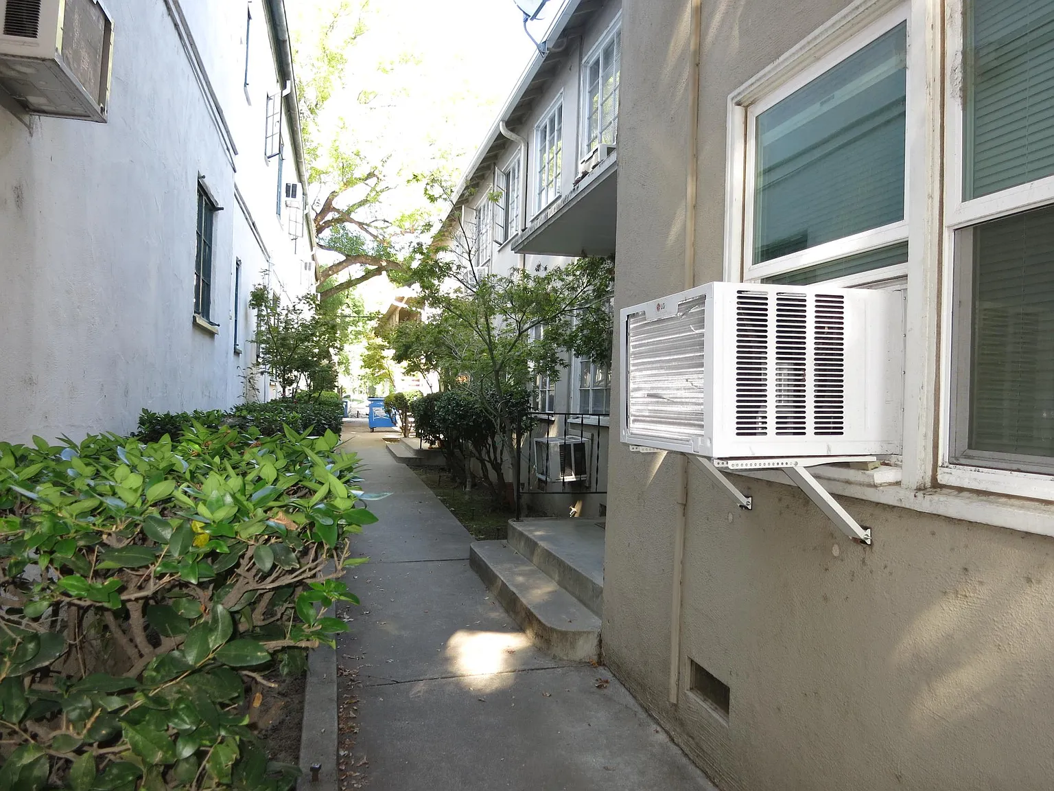 2 bed, 900 sqft, $1,995 — Photo 3