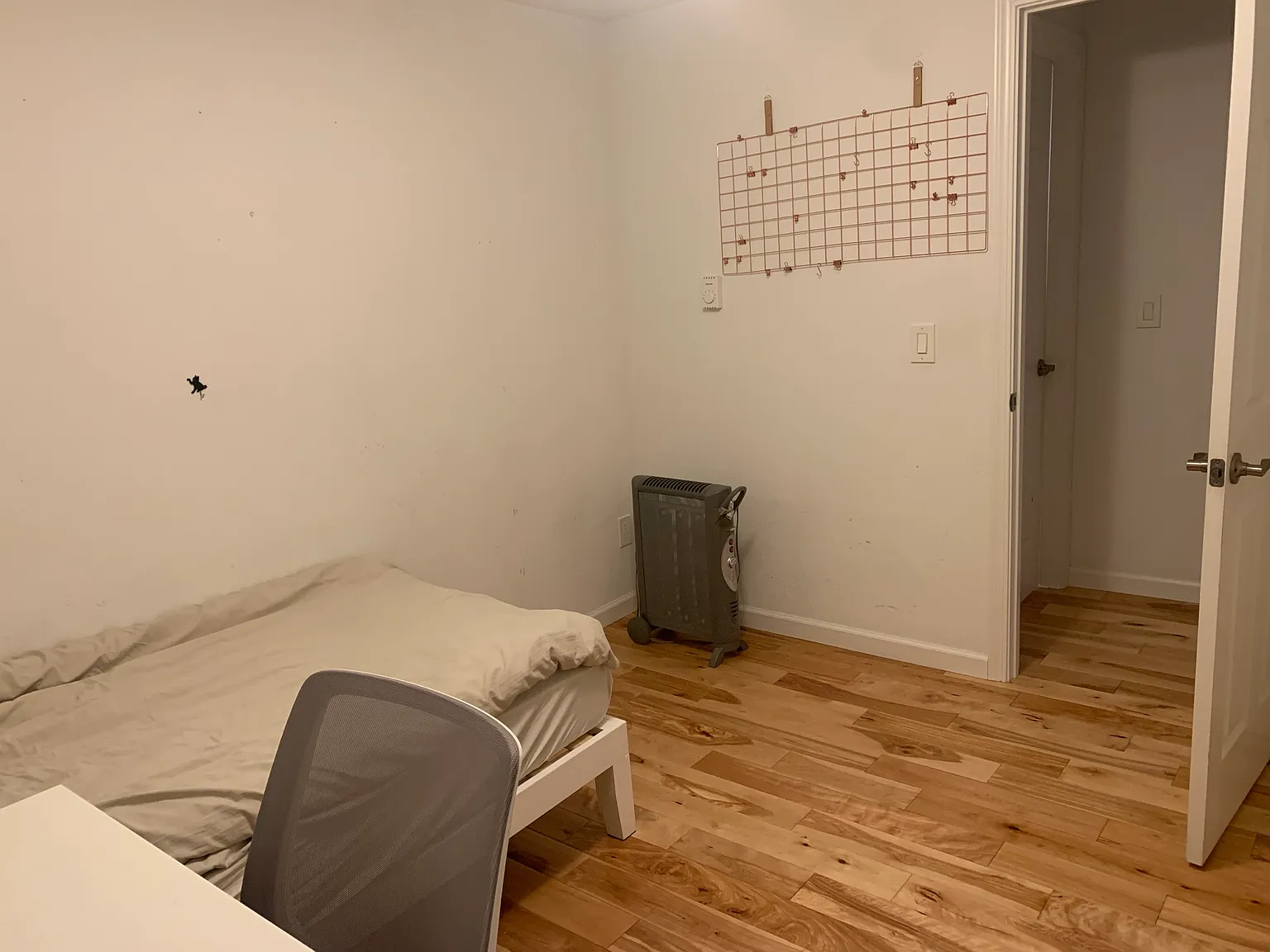 4 bed, 2040 sqft, $900 — Photo 3