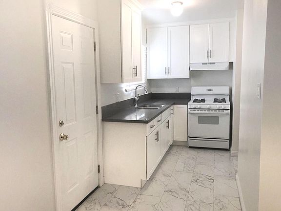 2nd image of 4218 1/4 Lockwood Ave