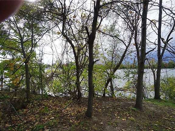 3rd image of 00000 Lakeview Ct