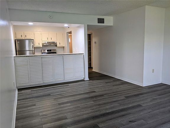 3rd image of 835 18th St