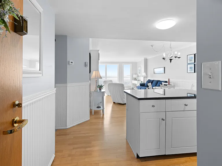 1 Seacliff Ave — Photo 4