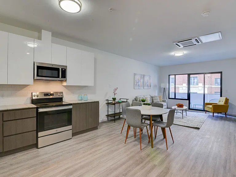 125 S Harrison St — Photo 5