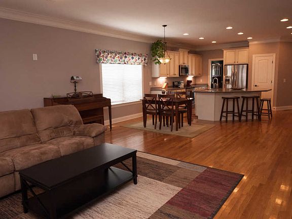 5th image of 1510 Dewsbury Dr