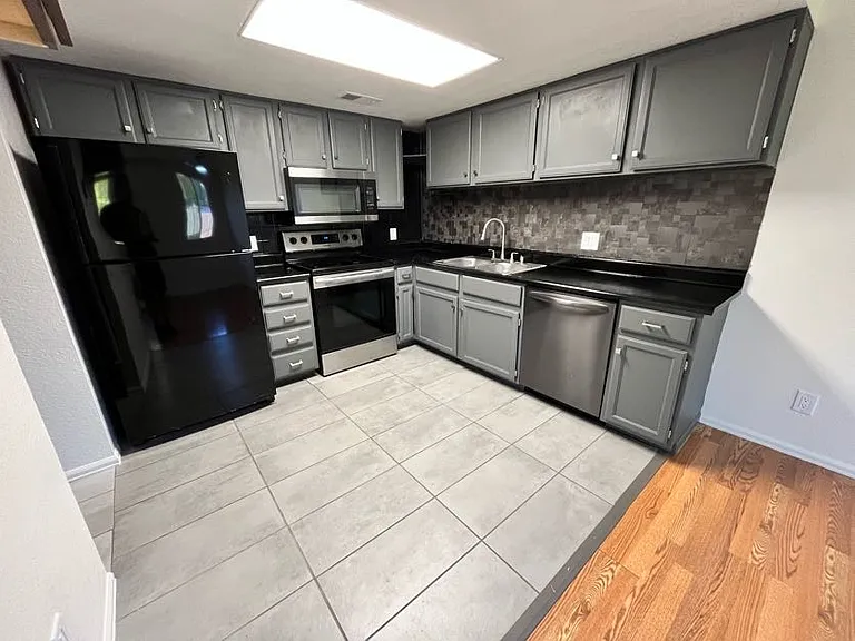 12504 Forest St — Photo 7