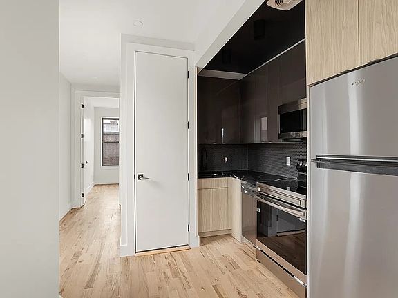 2nd image of 483 Willis Ave APT 1C