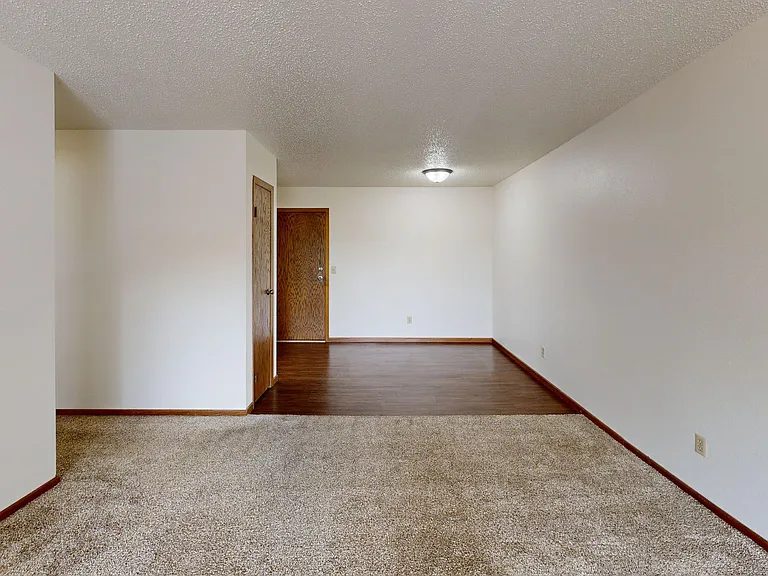 1624 E Gateway Cir S — Photo 13