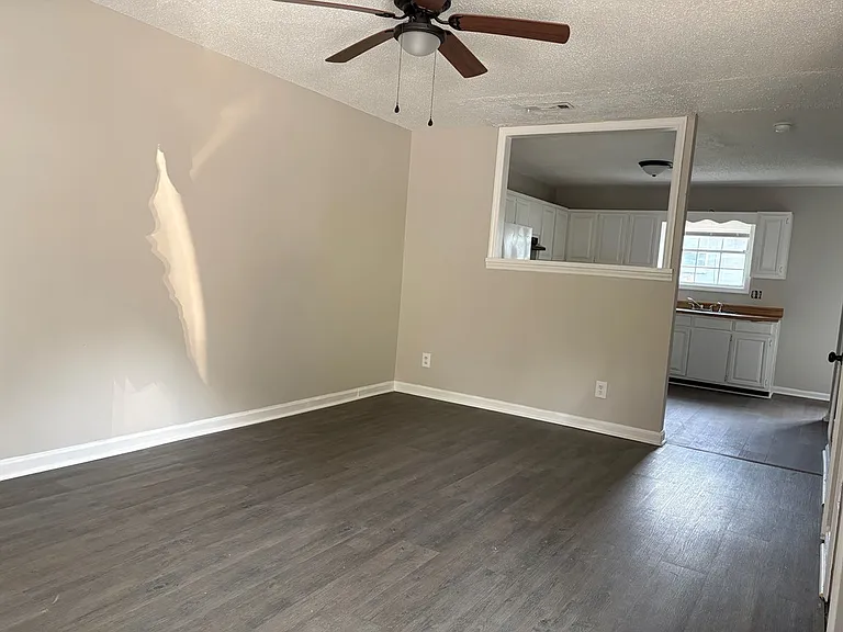 526 Whitener Dr — Photo 4