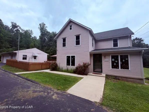 1272 Mountain St, Rock Glen, PA 18246