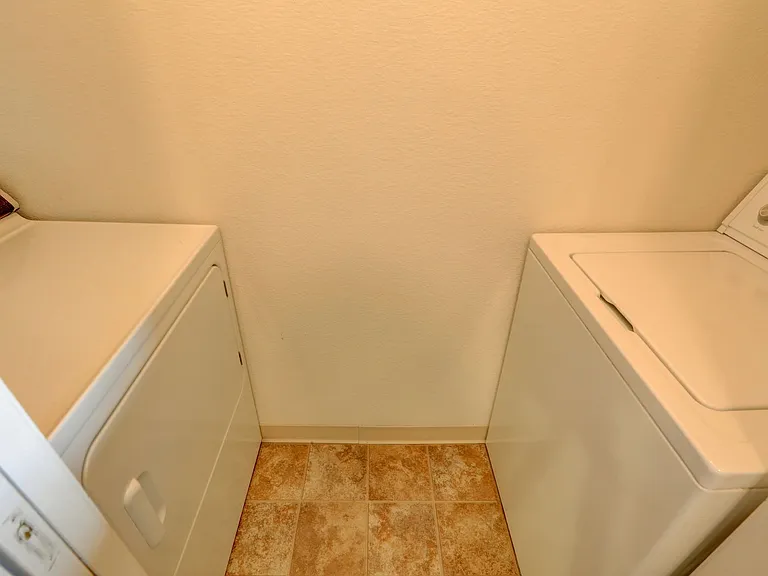 Americana Lakewood Apartments — Photo 48