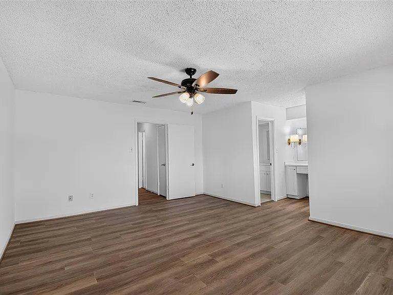 1334 Country Place Dr — Photo 22