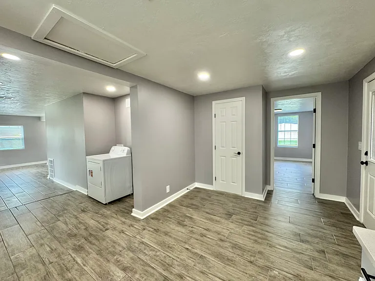 2144 Westchester Dr — Photo 15