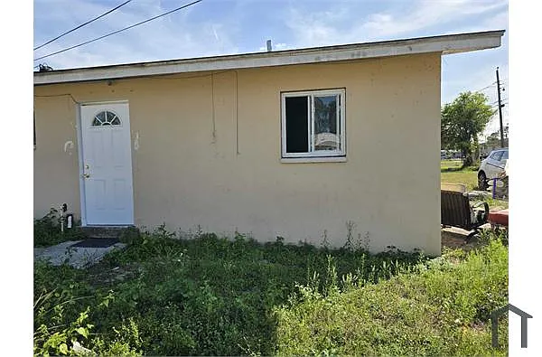 Building Photo - 5542 6th Ave #1