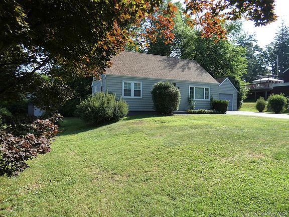 2nd image of 28 Hilltop Drive