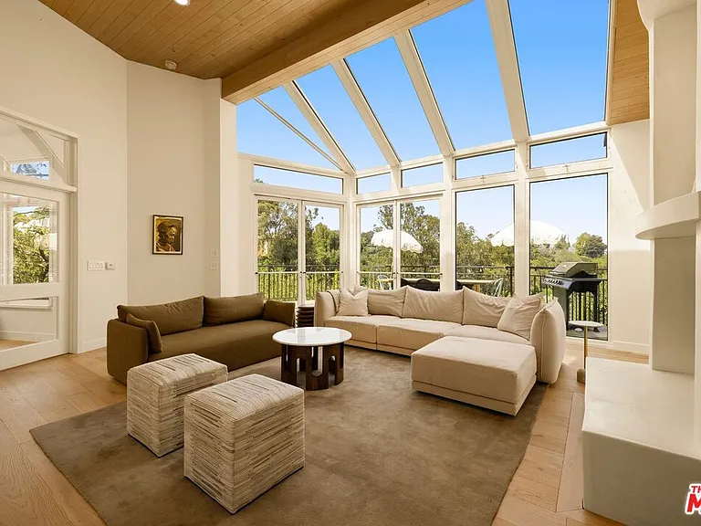 282 Bentley Cir — Photo 3