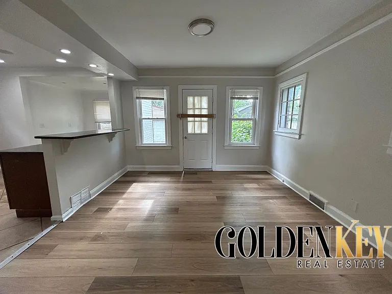 16575 Mendota St — Photo 10