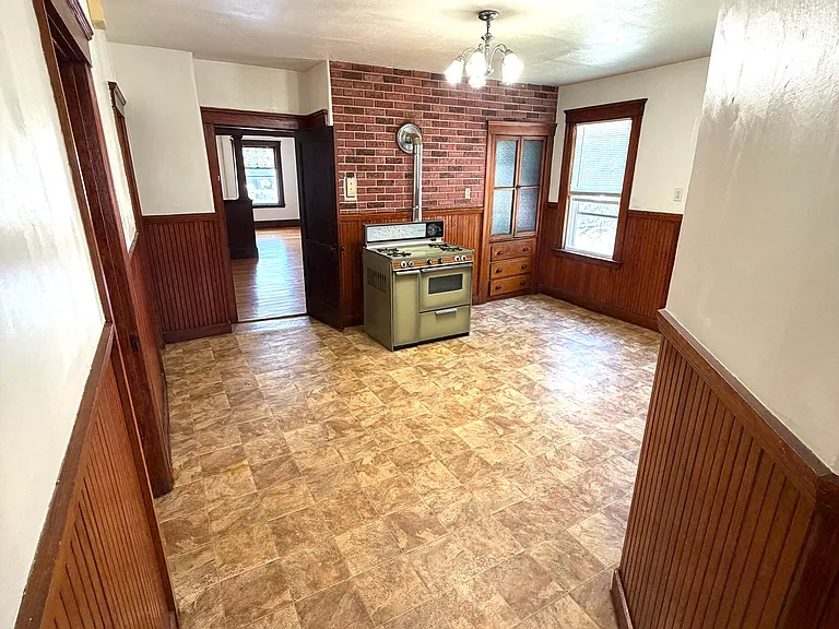 49 Houghton St #2 — Photo 3