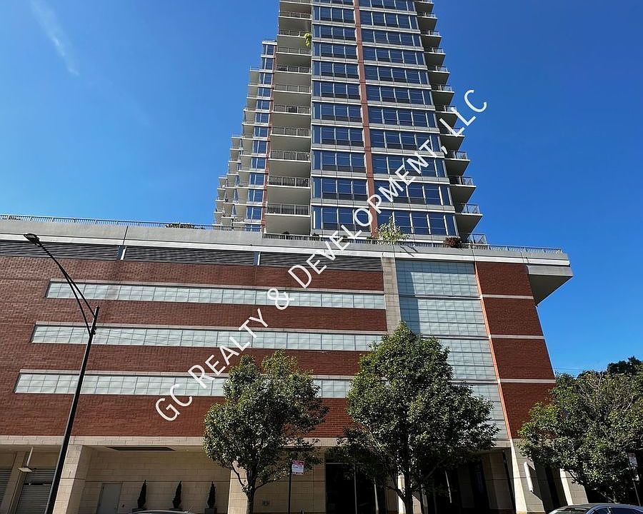 1st image of 1600 S Prairie Ave #2105