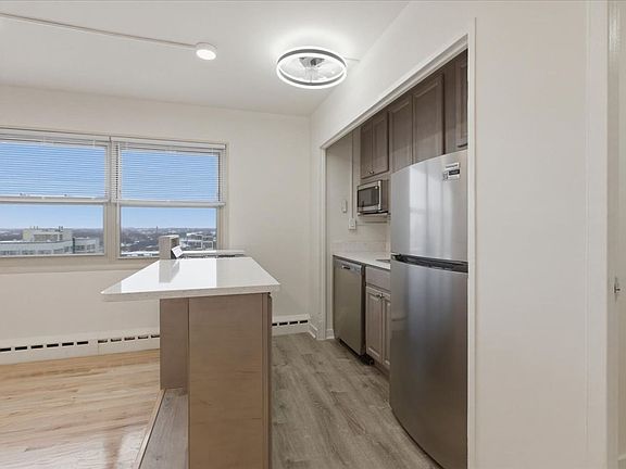 5th image of 5631 N Sheridan Rd #S1106