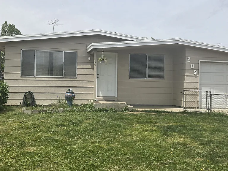 209 Erickson Ave — Photo 1