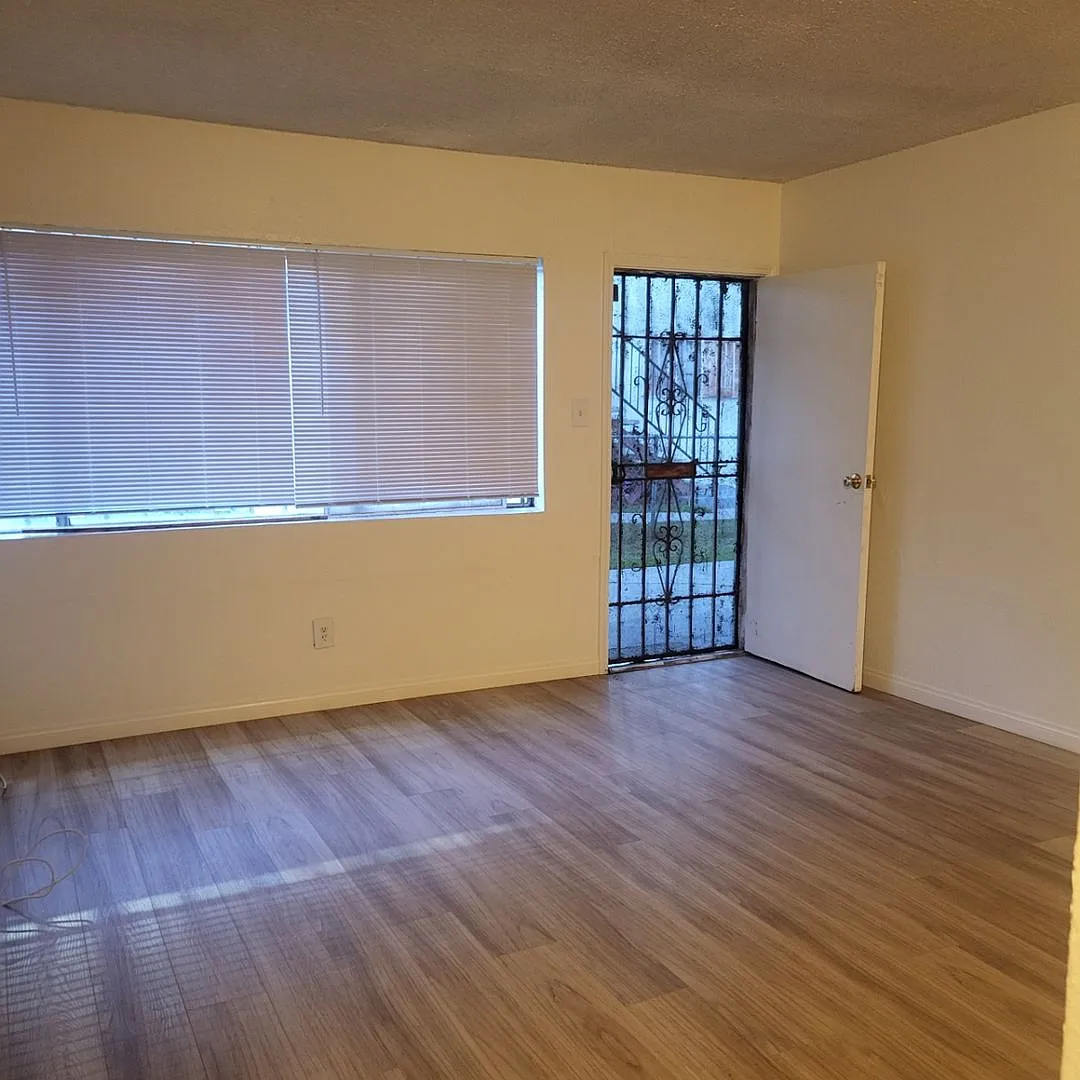 2315 W. Compton Blvd. — Photo 1