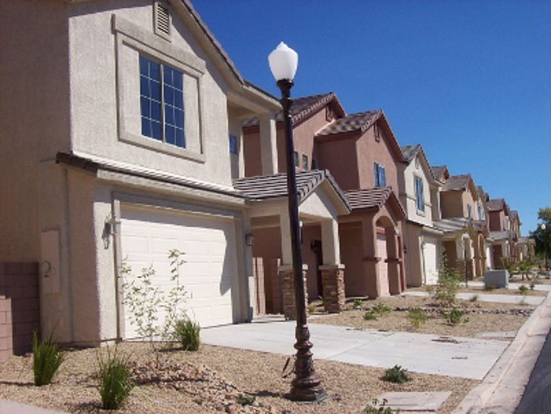 1st image of 812 Cottonwood Cove St