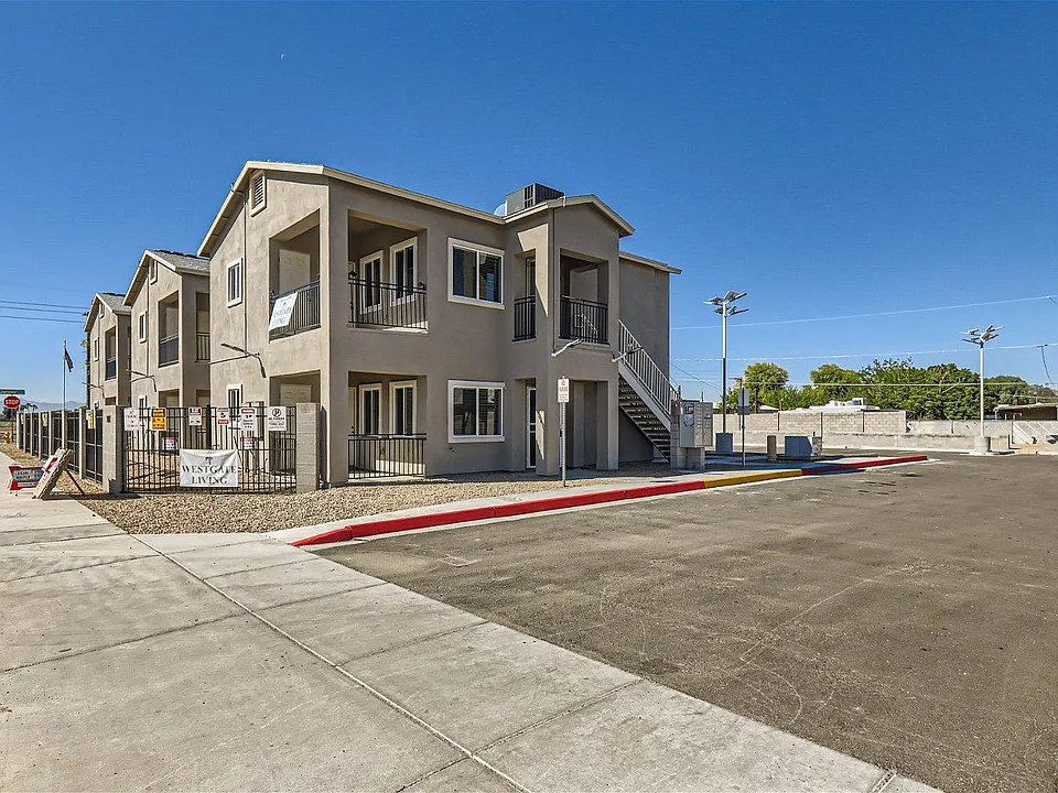 7010 N 80th Ave