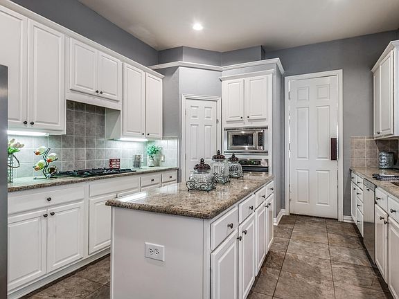 5th image of 9849 Sugarberry Dr