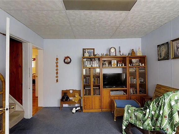 4th image of 106 E Elisha St